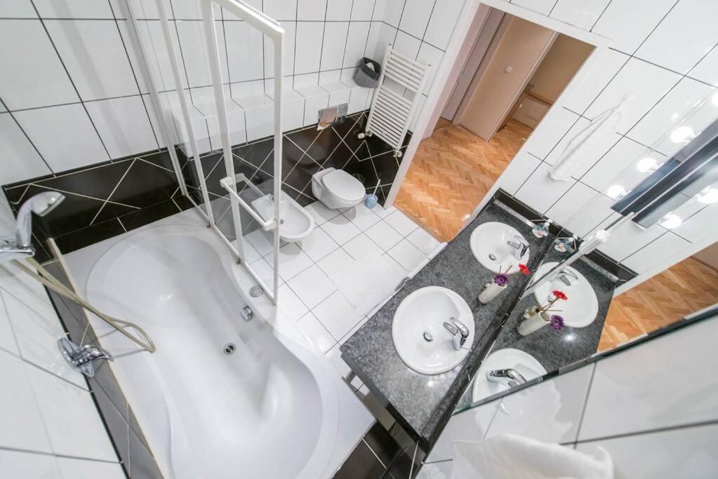 Venus Apartments - Renate Budapest Bagian luar foto